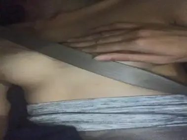 Gadis Mainin Pentil Sendiri Di Mobil